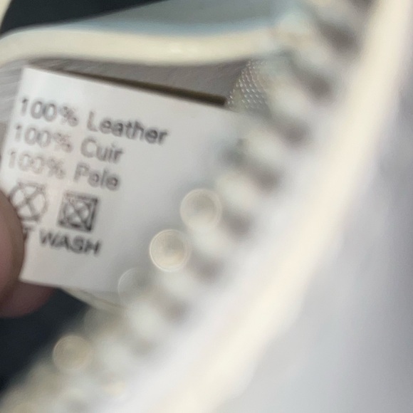 United Colors of Benetton White Leather  Shoulder Bag with Structured Design - Picture 5 of 7